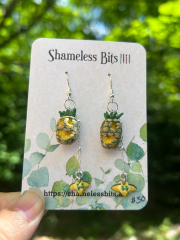 Pineapple Jack-o’-lantern with Fruit Bats