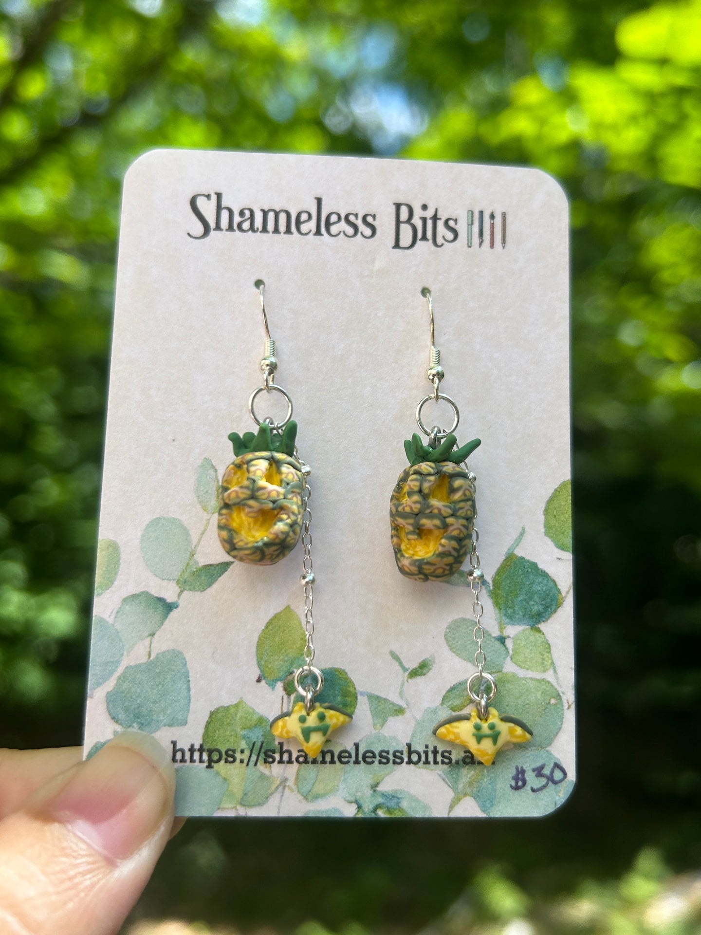 Pineapple Jack-o’-lantern with Fruit Bats